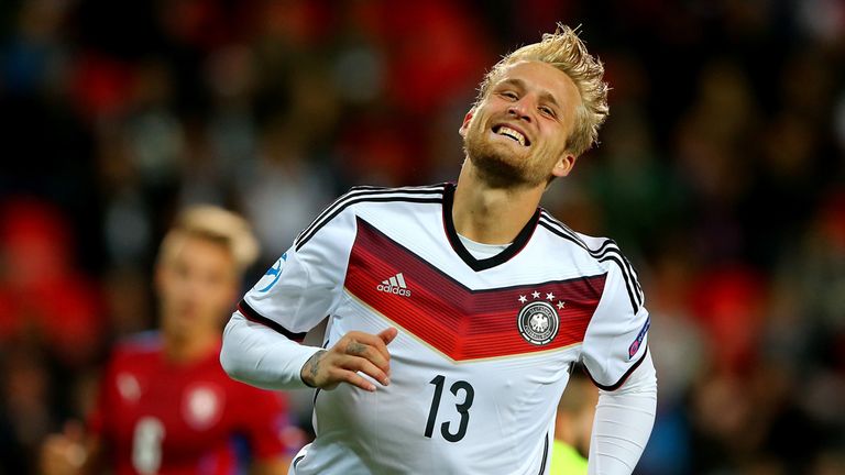 Philipp Hofmann: Signs for Brentford