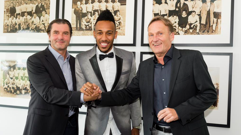 Pierre-Emerick Aubameyang extends his contract with Borussia Dortmund until 2020. (31/07/15)