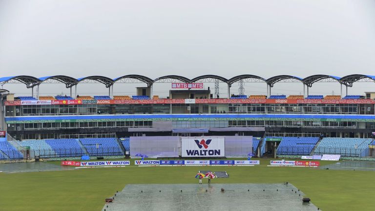 Rain stops play in Chittagong