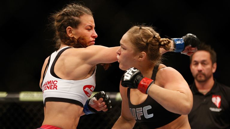 BOXING: Rousey lifts female fighters into the spotlight – Press