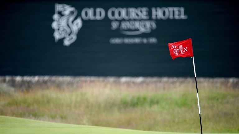 Strong winds at St Andrews caused a 10 and a half hour delay