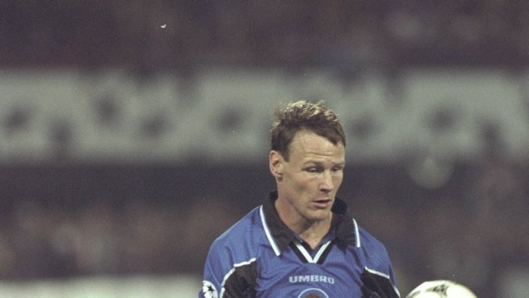 5 Nov 1997:  Teddy Sheringham of Manchester United in action during the UEFA Champions League match against Feyenoord at the De Kuip Stadium in Rotterdam, 