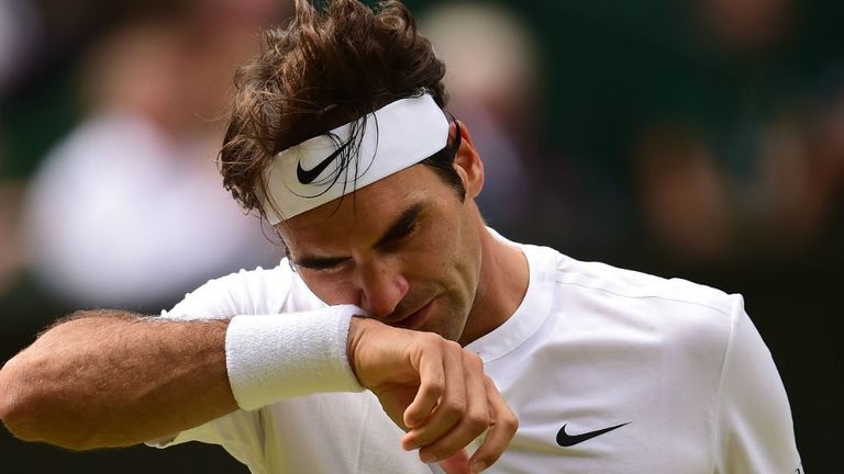 Roger Federer reacts in the 2015 Wimbledon final against Novak Djokovic