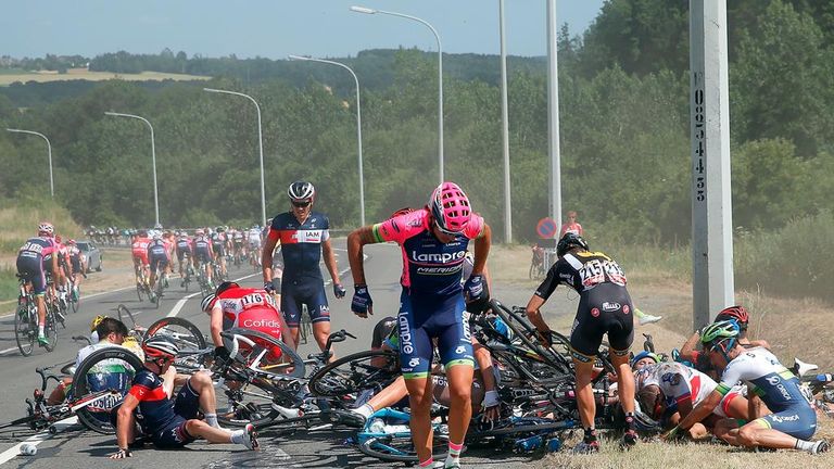Tour de France 2015, stage three, crash