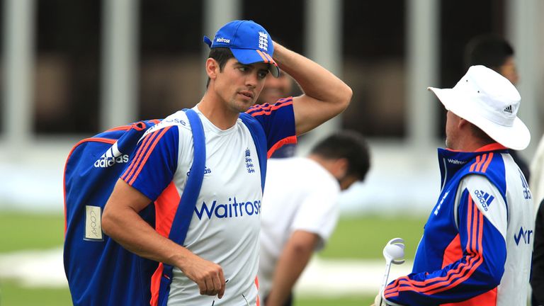England coach Trevor Bayliss  speaks with captain Alastair Cook