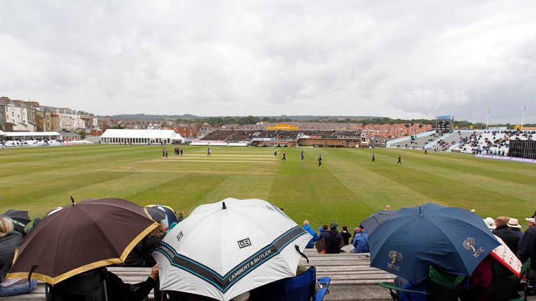 SCARBOROUGH, ENGLAND - JULY 26: Rain arrives and stops play during the Royal London One-Day Cup between Yorkshire Vikings and Gloucestershire