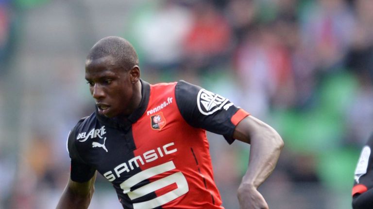 Rennes' midfielder Abdoulaye Doucoure runs with the ball during the French L1 football match between Rennes and Guingamp