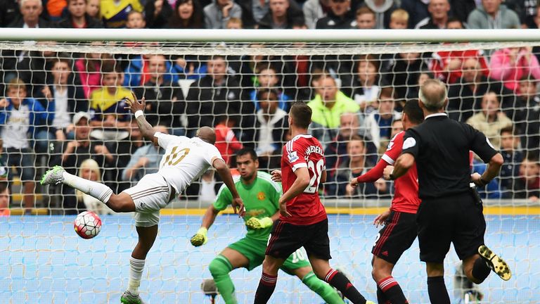 Andre Ayew of Swansea City scores past Sergio Romero of Manchester United