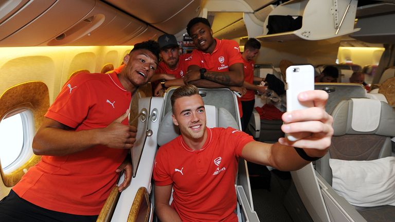 Alex Oxlade Chamberlain, Kieran Gibbs, Calum Chambers, Aaron Ramsey and Chuba Akpom of Arsenal take a selfie as they travel to Singapore
