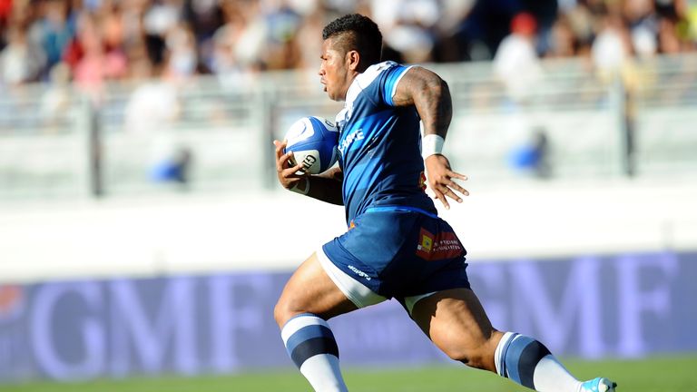Castres' winger David Smith runs with the ball during the French Top 14 rugby union match against Toulon.