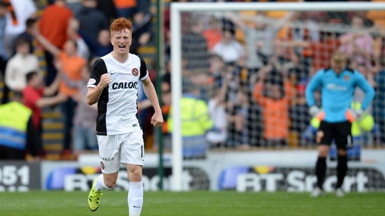 08/08/15 LADBROKES PREMIERSHIP.MOTHERWELL v DUNDEE UTD.FIR PARK - MOTHERWELL.Dundee Utd's Simon Murray celebrates his goal