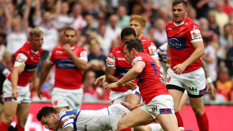 Tom Briscoe of Leeds Rhinos scores a try during the Ladbrokes Challenge Cup Final between Leeds Rhinos and Hull KR at Wembley