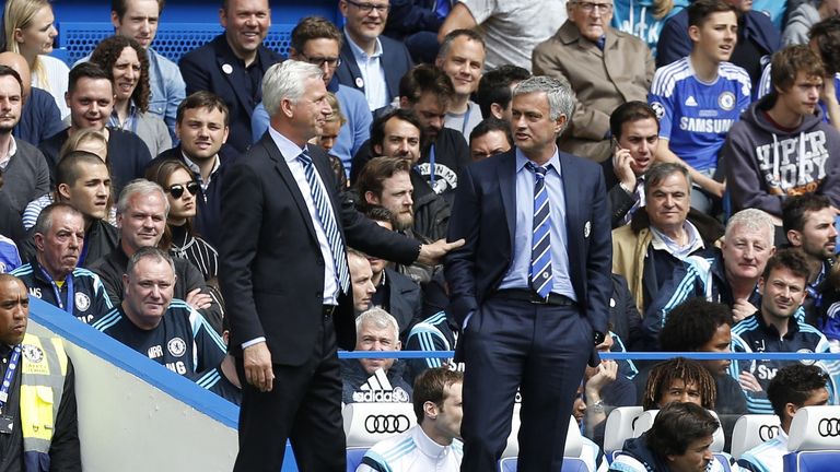 Crystal Palace's  Manager Alan Pardew (L) speaks with Chelsea's manager Jose Mourinho during the match between Chelsea and Crystal Palace