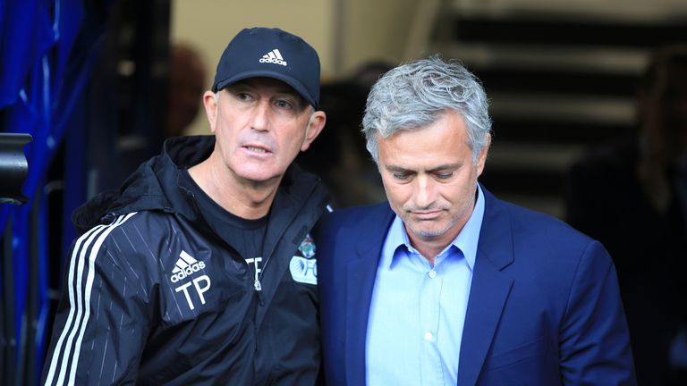 Chelsea manager Jose Mourinho and West Bromwich Albion manager Tony Pulis (left) before the Barclays Premier League match at The Hawthorns