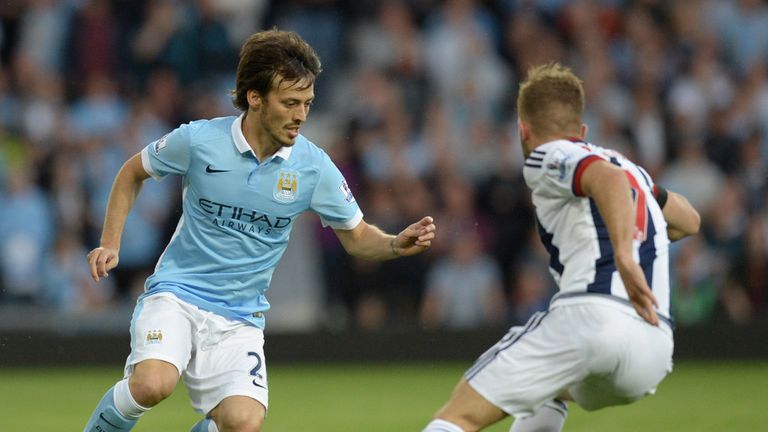 Manchester City's Spanish midfielder David Silva (L) vies with West Bromwich Albion's English-born Scottish 