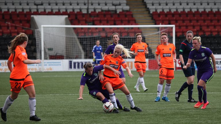 Glasgow City's Denise O'Sullivan and Hibs' Lisa Robertson