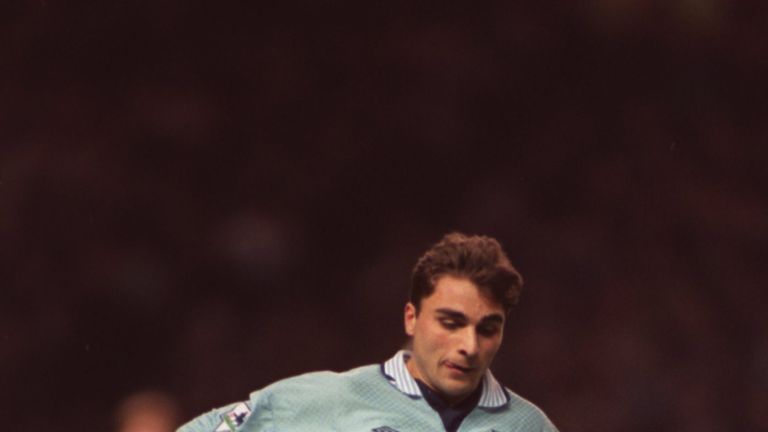 17 DEC 1995:  GEORGIOV KINKLADZE OF MANCHESTER CITY IN ACTION DURING THE NOTTINGHAM FOREST V MANCHESTER CITY FA PREMIERSHIP MATCH AT THE CITY GROUND, NOTTI
