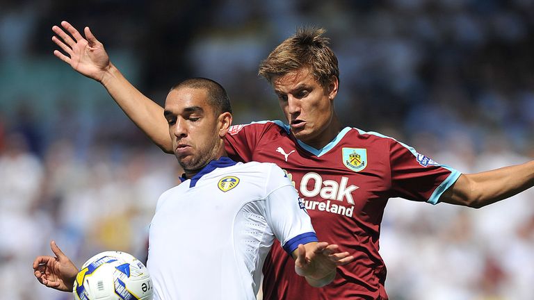 Leeds United's Giuseppe Bellusci battles with Burnley's Jelle Vossen