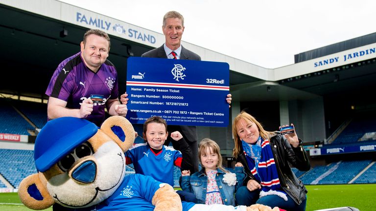Gough presents supporters with season tickets for 2015/16 campaign
