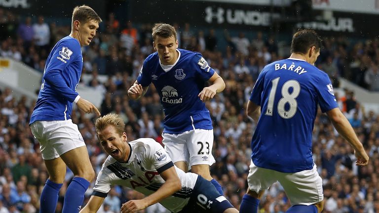 Tottenham Hotspur's English striker Harry Kane (2nd L) vies with Everton's English defender John Stones (L), 