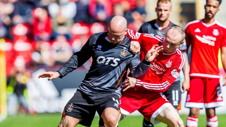 Aberdeen's Willo Flood (right) challenges Jamie Hamill of Kilmarnock. 