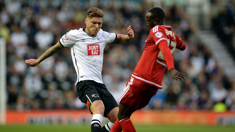 Jeff Hendrick (L) of Derby County challenges Albert Adomah of Middlesbrough