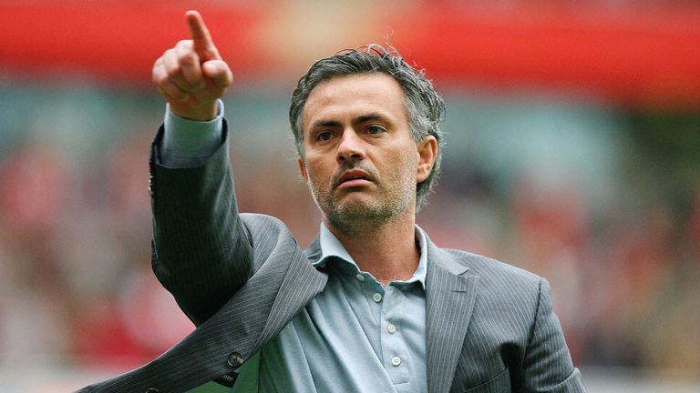 Jose Mourinho gesturing to fans after they drew 1-1 with Arsenal in 2007