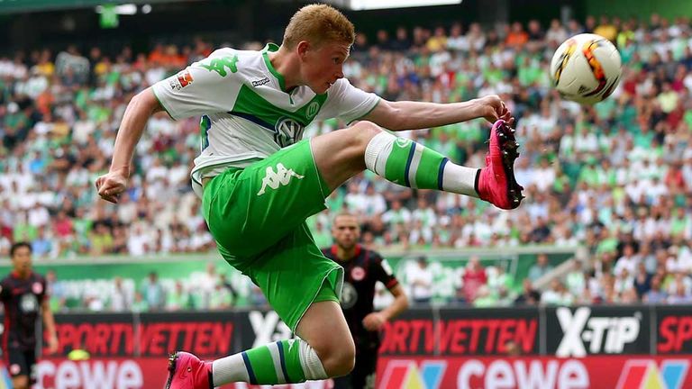 Kevin De Bruyne in action for Wolfsburg in their Bundesliga clash with Eintracht Frankfurt
