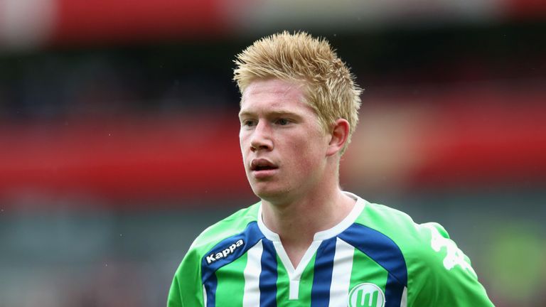 Kevin De Bruyne has completed a return to the Premier League by joining Manchester City