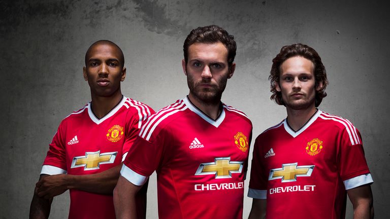 Suave cansada Aterrador Manchester United unveil new adidas kit for 2015/16 season | Football News  | Sky Sports