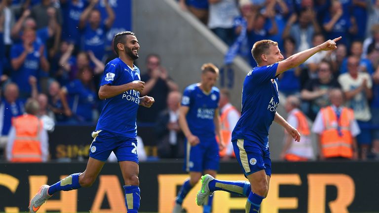 Leicester's Marc Albrighton (R) makes it 4-1 to the Foxes against Sunderland 