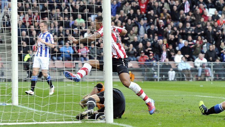 PSV Eindhoven player Memphis Depay scores 5-1 during the league match against Heerenveen, on March 18, 2012. AFP PHOTO/ANP TOUSSAINT KLUITERS netherlands o