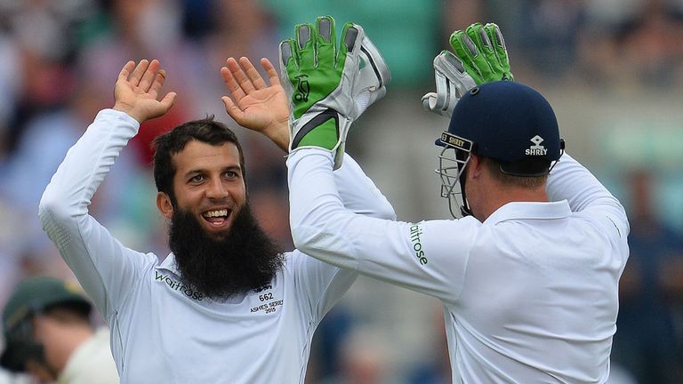Moeen Ali celebrates the wicket of David Warner with Jos Buttler