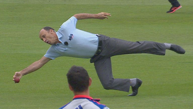 Nasser Hussain almost replicates Ben Stokes' super slip catch in a Sky Sports demonstration