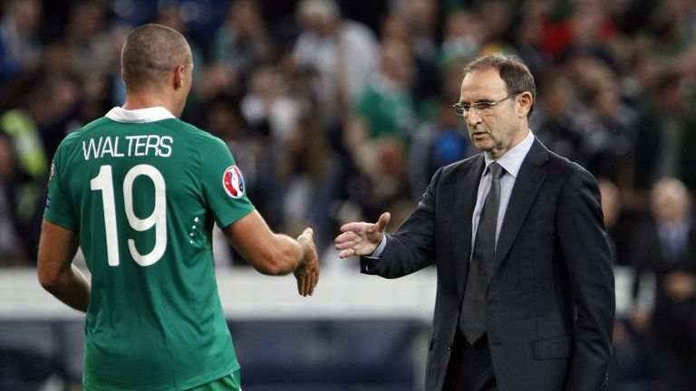 Republic of Ireland's manager Martin O'Neill (R) shakes hands with Republic of Ireland's striker Jon Walters.