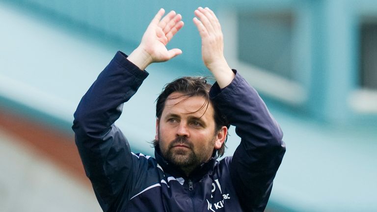 Dundee manager Paul Hartley has been tipped for a move to England by Hearts head coach Robbie Neilson
