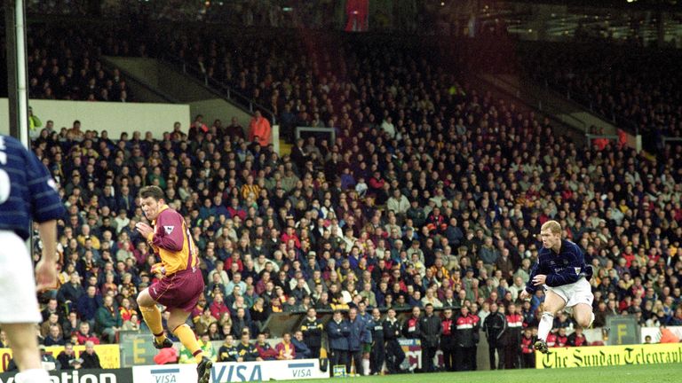 Paul Scholes scores a sublime volley for Manchester United in their Premier League match at Valley Parade