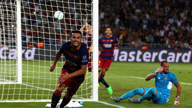 Pedro follows up Messi's effort to win the match. 