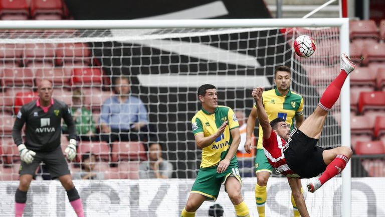  Graziano Pelle (R) tries an overhead shot during the match between Southampton and Norwich City at St Mary's Stadium in Southampton