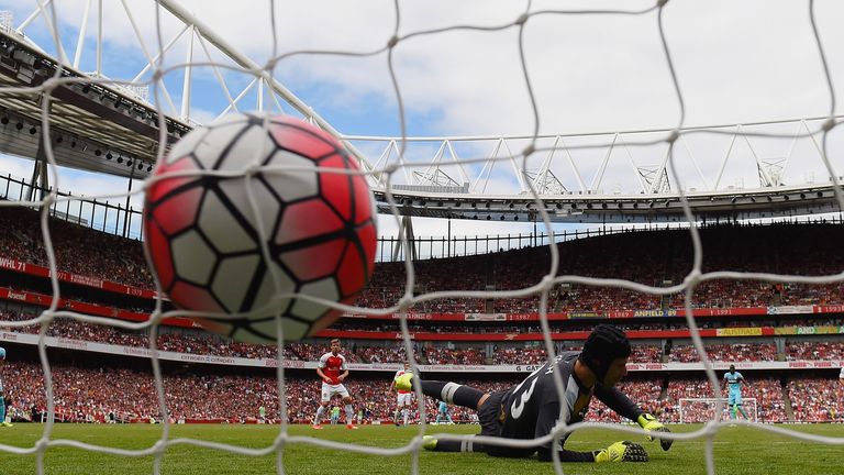 Arsenal's Petr Cech concedes a second goal from a Mauro Zarate shot
