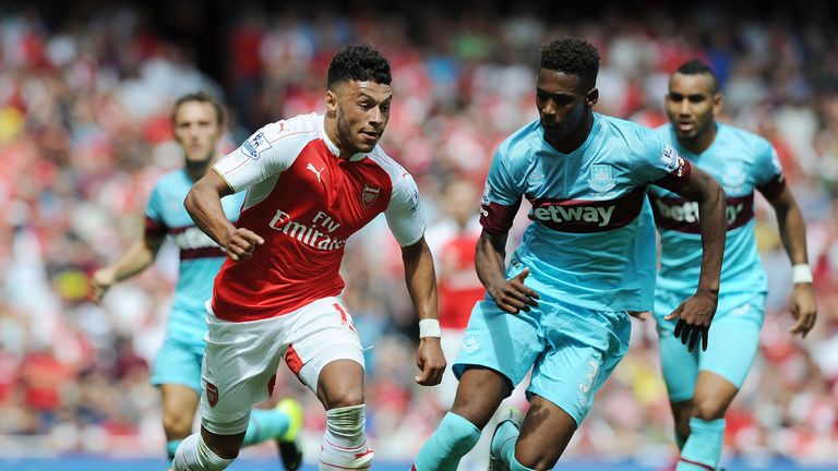 Alex Oxlade-Chambrlain of Arsenal breaks past Reece Oxford of West Ham 