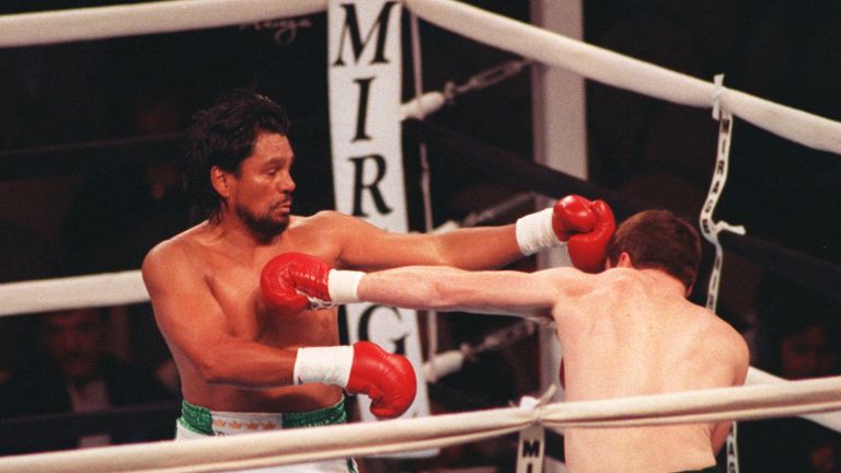  Roerto Duran (left) v  Pat Lawlor (18 MAR 1991)