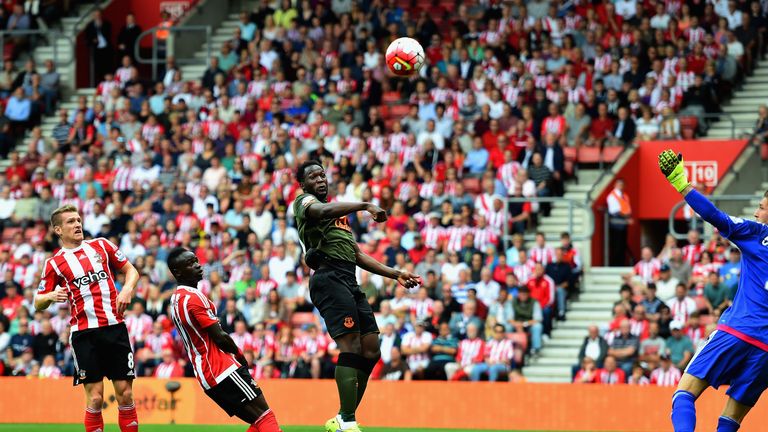 Romelu Lukaku of Everton scores his team's first goal against Southampton