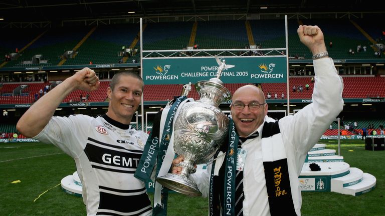 Hull coach John Kear (right) celebrates with captain Richard Swain after the 2005 Challenge Cup final over Leeds at the Millennium Stadium