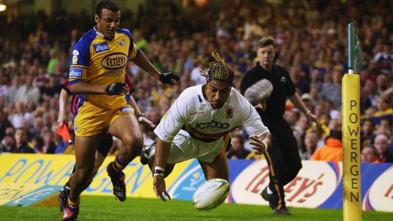 Lesley Vainikolo of Bradford Bulls dives for the try line during the 2003 Challenge Cup final win over Leeds