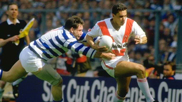  Mark Elia of St Helens flies up the wing during the 1987 Challenge Cup final against Halifax at Wembley Stadium