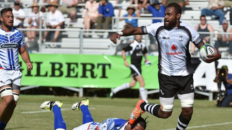 Leone Nakarawa (R) of Fiji avoids a tackle against Samoa