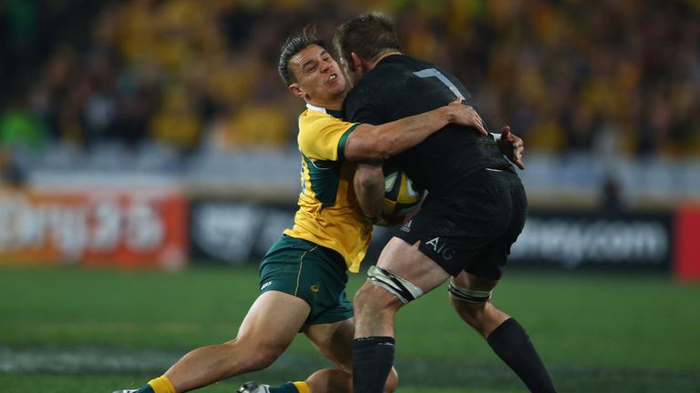 Matt Toomua tackles New Zealand captain Richie McCaw