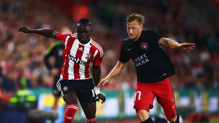 Sadio Mane is challenged by Daniel Royer 