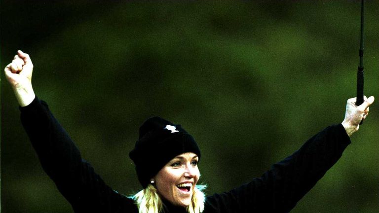 Europe won all of their morning foursomes on their way to a 14.5-11.5 in 2000. 